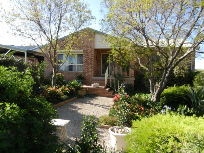 16 Vaucluse Place, Parkes NSW 2870