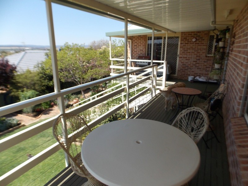 16 Vaucluse Place, Parkes NSW 2870