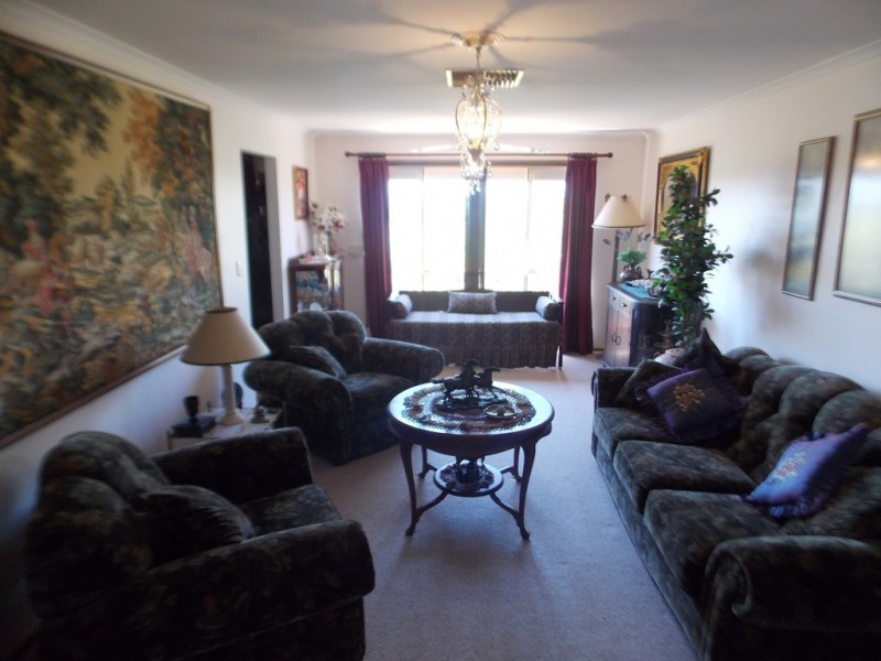 16 Vaucluse Place, Parkes NSW 2870