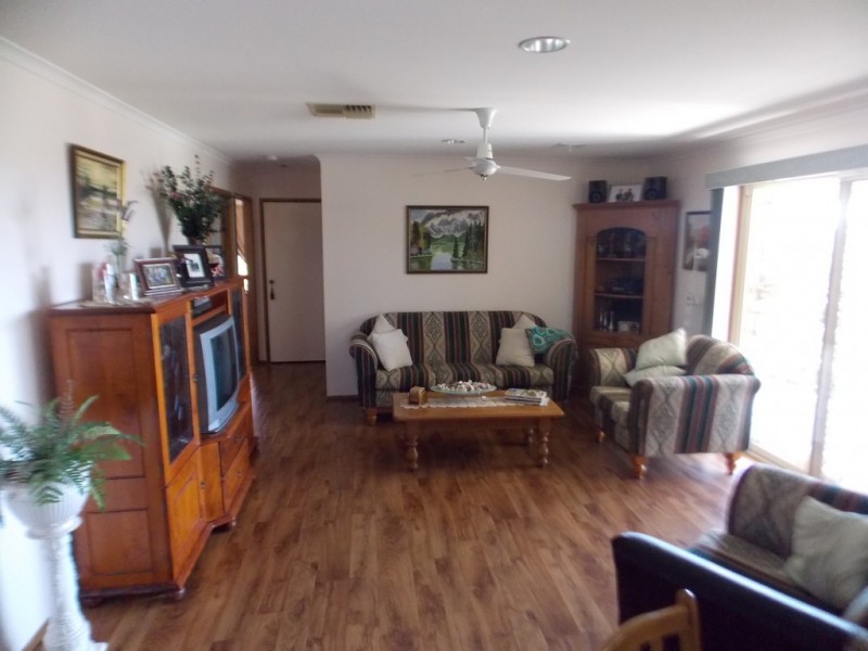 16 Vaucluse Place, Parkes NSW 2870