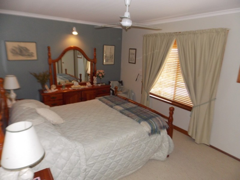 16 Vaucluse Place, Parkes NSW 2870