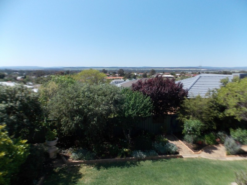 16 Vaucluse Place, Parkes NSW 2870