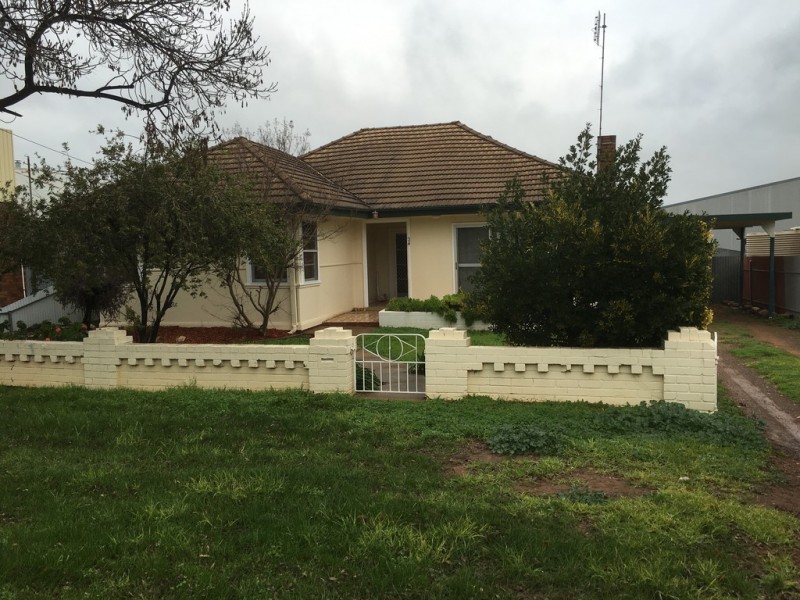 24 Clarinda St, Parkes NSW 2870