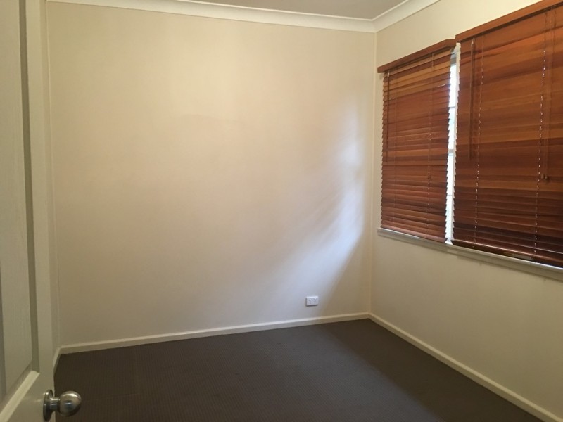 24 Clarinda St, Parkes NSW 2870