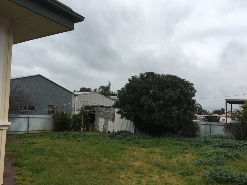 24 Clarinda St, Parkes NSW 2870
