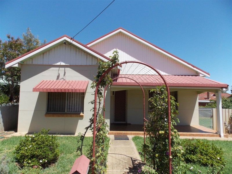 77 Victoria Street, Parkes NSW 2870