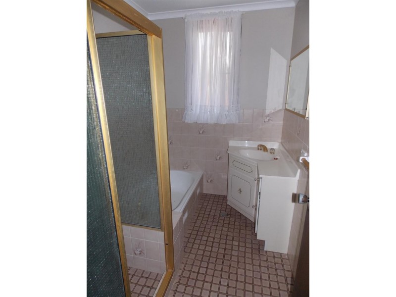 77 Victoria Street, Parkes NSW 2870