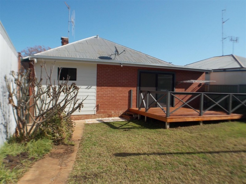 141 Currajong Street, Parkes NSW 2870