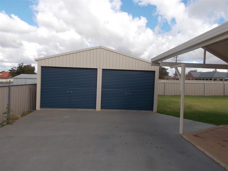 2 Noonan Street, Parkes NSW 2870