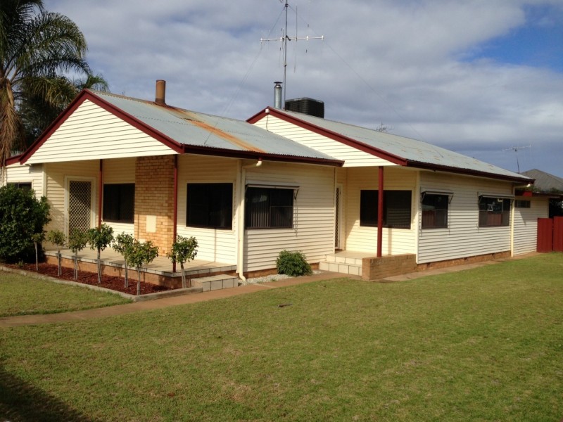 13 Captain Wilson Ave, Parkes NSW 2870