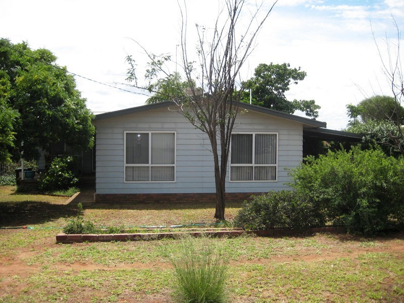 24 High St, Condobolin NSW 2877
