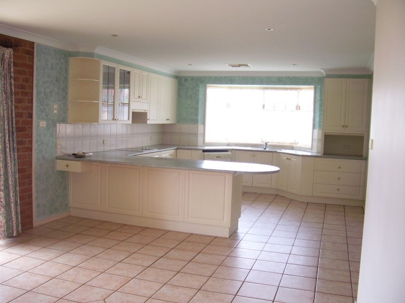14 Coronation Avenue, Parkes NSW 2870