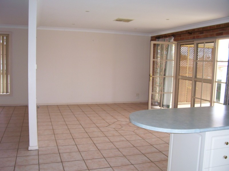 14 Coronation Avenue, Parkes NSW 2870