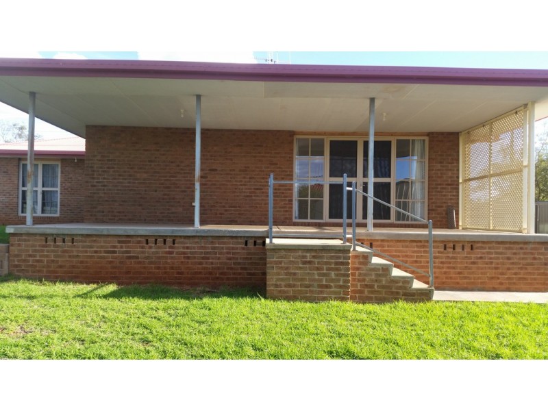 14 Coronation Avenue, Parkes NSW 2870