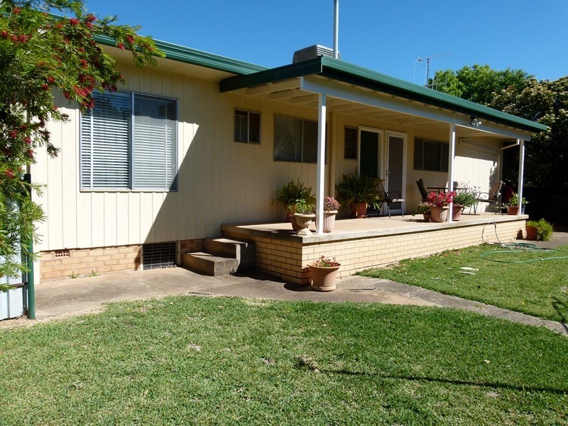 27 Gloucester Street, Forbes NSW 2871