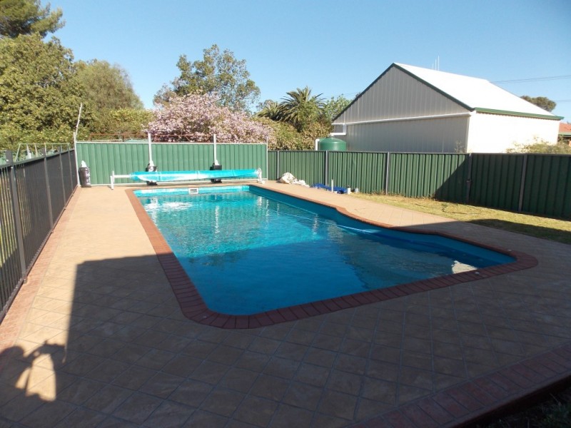 4 Mimosa Avenue, Parkes NSW 2870