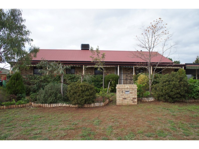 9 Adams Ave, Condobolin NSW 2877