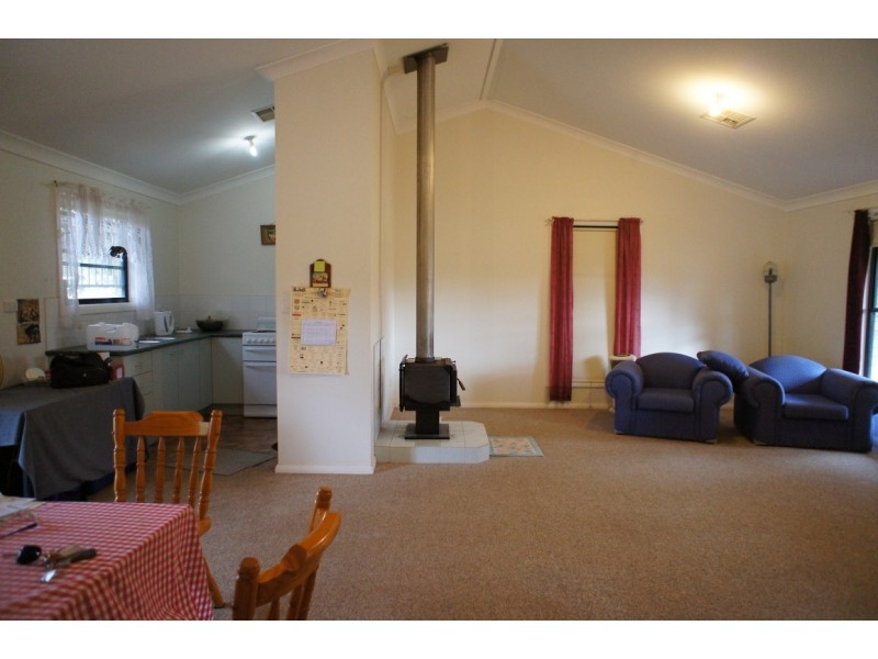 9 Adams Ave, Condobolin NSW 2877