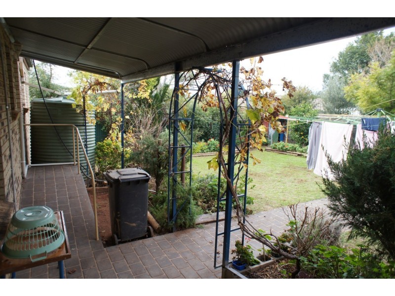 9 Adams Ave, Condobolin NSW 2877