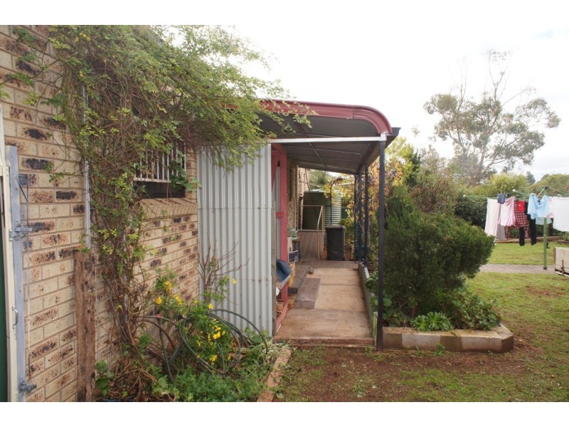 9 Adams Ave, Condobolin NSW 2877