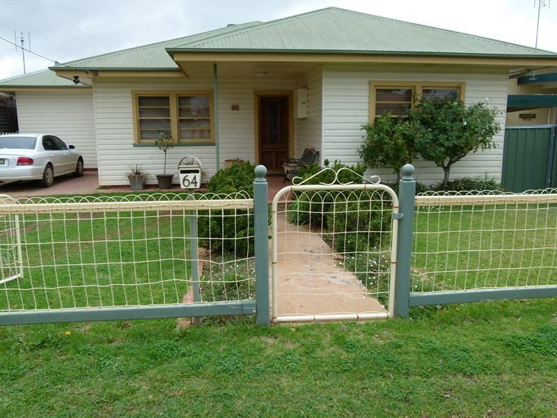 64 Farnell Street, Forbes NSW 2871