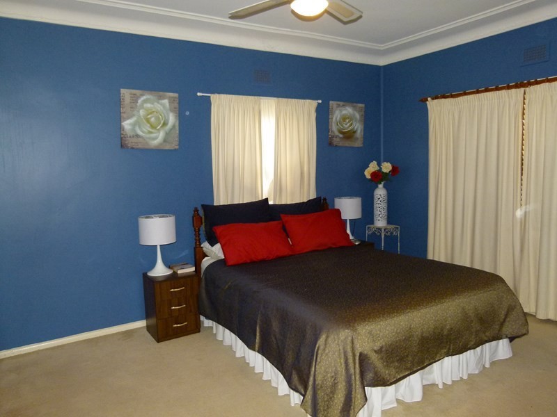 64 Farnell Street, Forbes NSW 2871