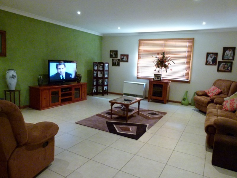 64 Farnell Street, Forbes NSW 2871