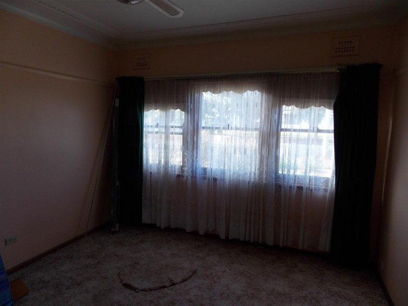 106 Boori Street, Peak Hill NSW 2869