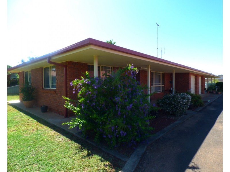 1/16 Ebelina Crescent, Parkes NSW 2870