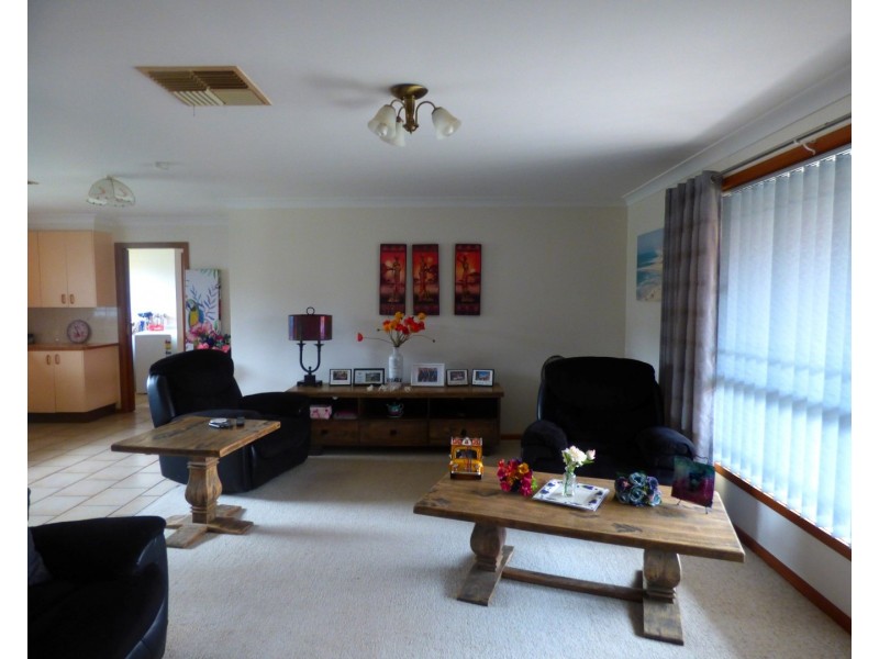 1/16 Ebelina Crescent, Parkes NSW 2870