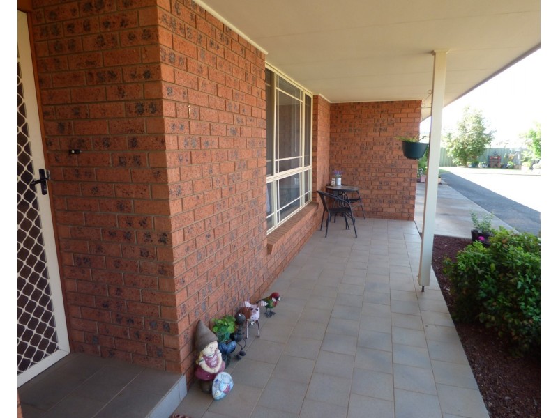 1/16 Ebelina Crescent, Parkes NSW 2870