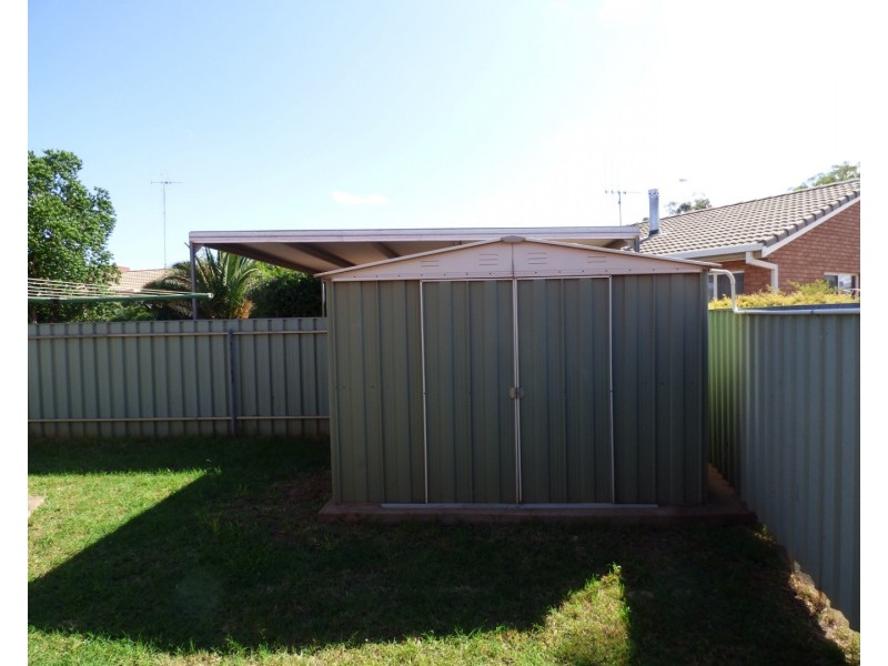 1/16 Ebelina Crescent, Parkes NSW 2870