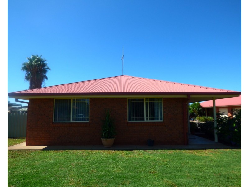 1/16 Ebelina Crescent, Parkes NSW 2870