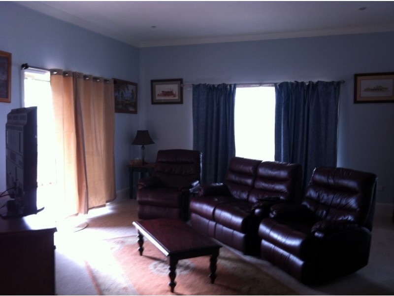 5 Bollinger Street, Parkes NSW 2870