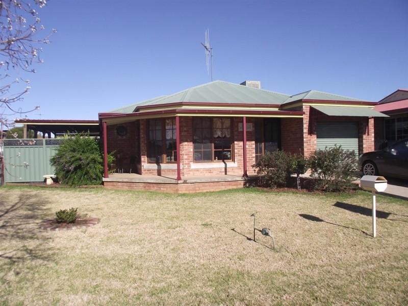 5 Christina Close, Parkes NSW 2870