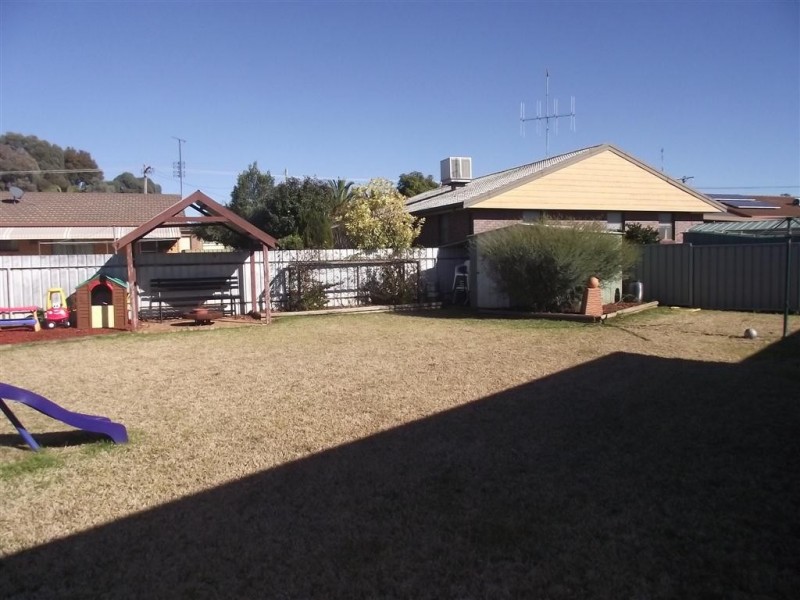 5 Christina Close, Parkes NSW 2870