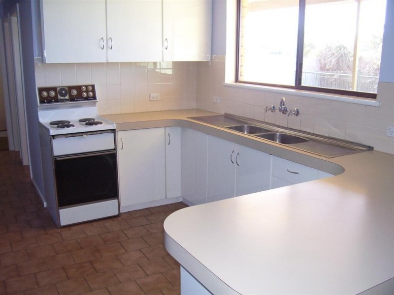 4 Best Street, Parkes NSW 2870