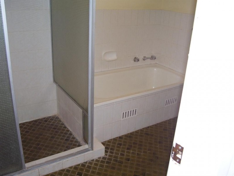 4 Best Street, Parkes NSW 2870