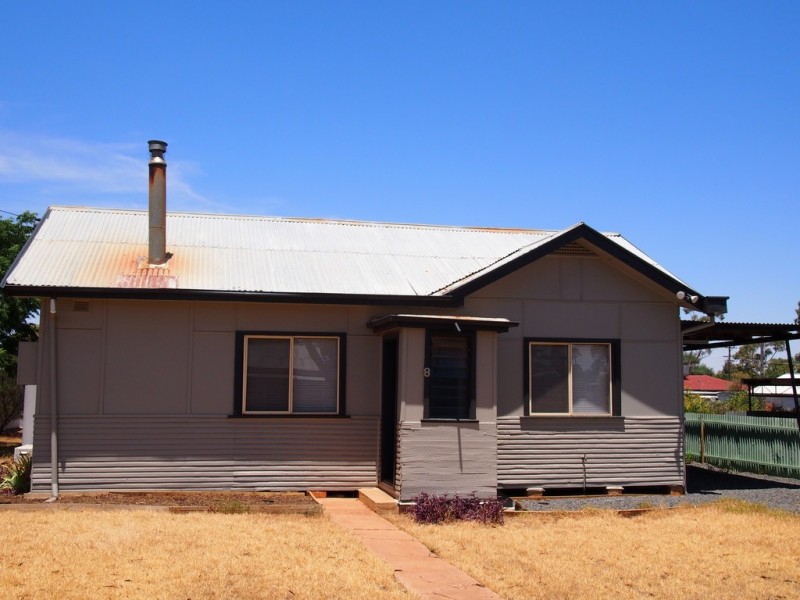 8 Hughes Street, Condobolin NSW 2877