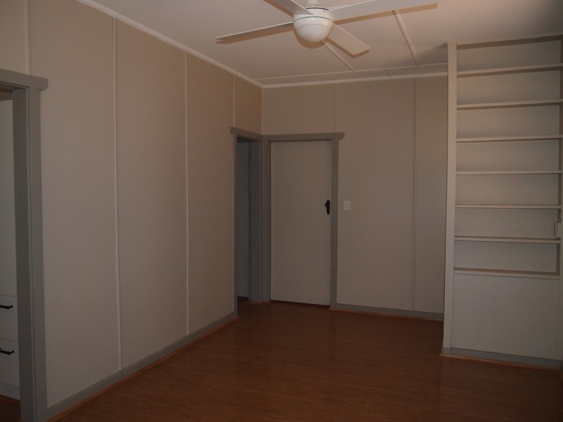 8 Hughes Street, Condobolin NSW 2877