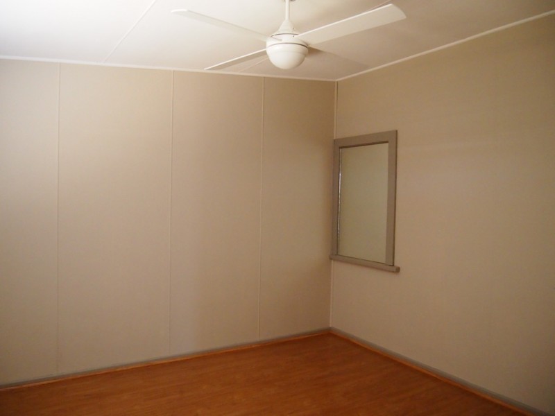 8 Hughes Street, Condobolin NSW 2877