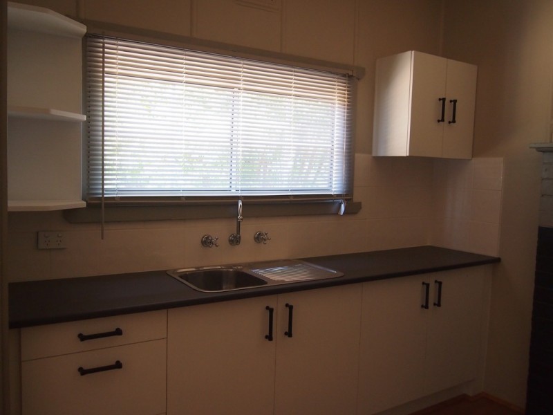 8 Hughes Street, Condobolin NSW 2877