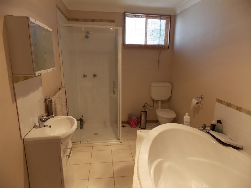 12 Paterson Street, Parkes NSW 2870