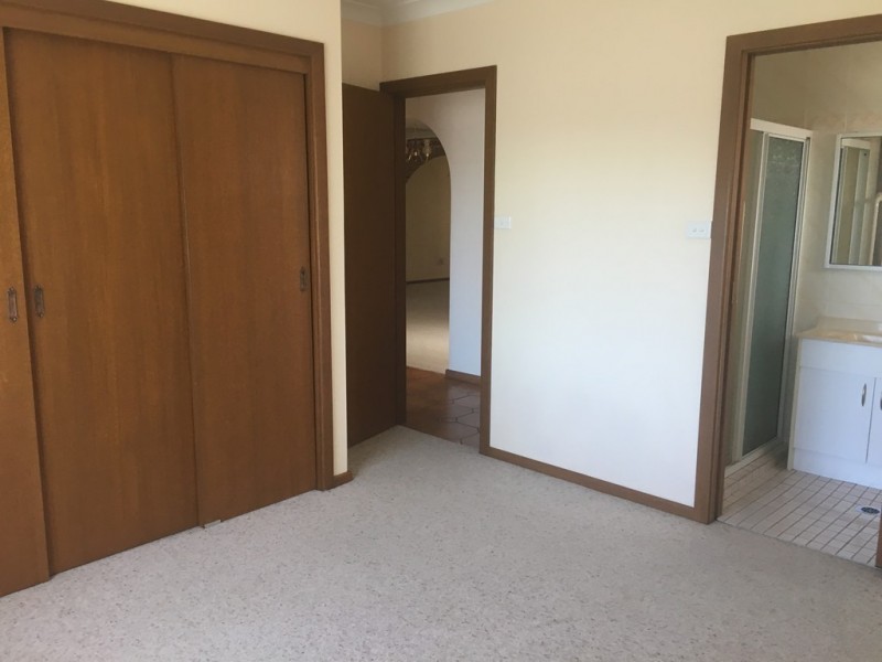 12 Bowditch Crs, Parkes NSW 2870