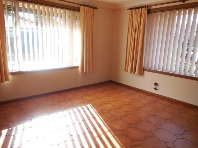 12 Bowditch Crs, Parkes NSW 2870