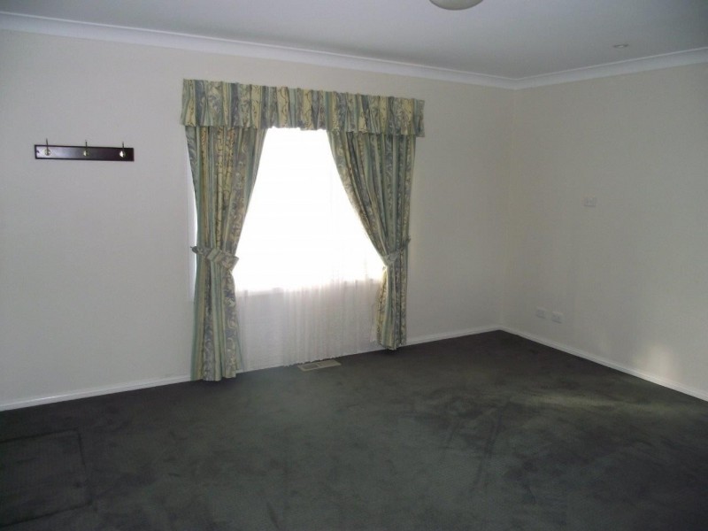 23 Alder Ave, Parkes NSW 2870