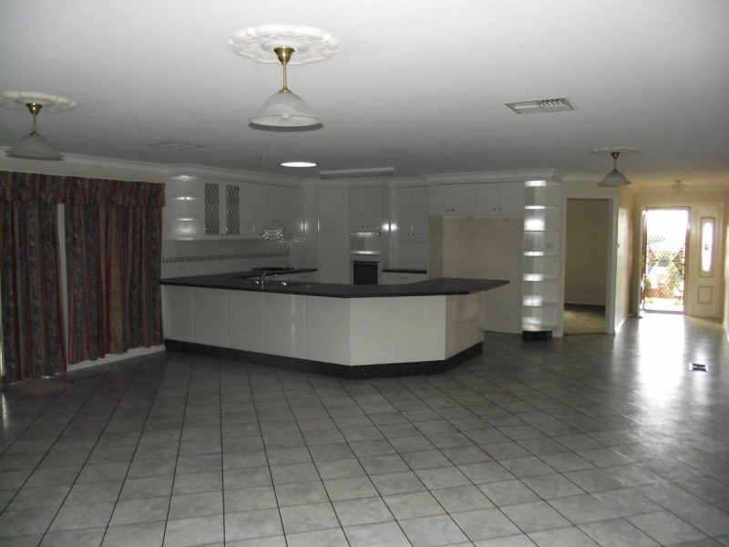 23 Alder Ave, Parkes NSW 2870