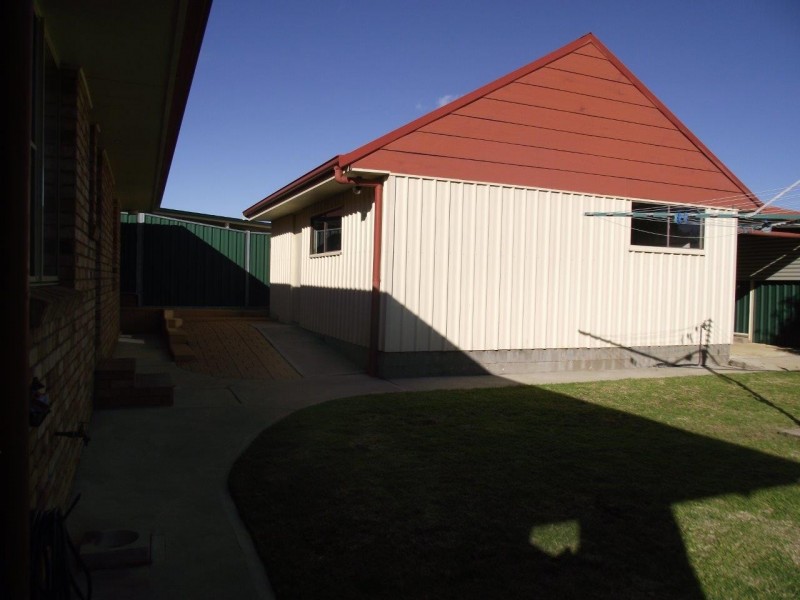 23 Alder Ave, Parkes NSW 2870