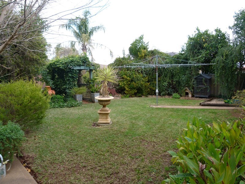 16 McDonnell Street, Forbes NSW 2871