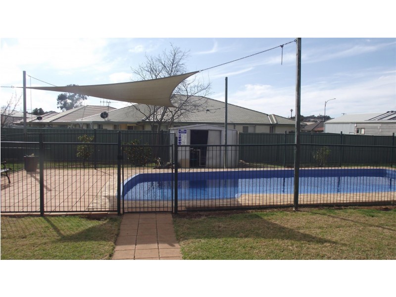 4 Best Street, Parkes NSW 2870